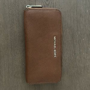 Michael Kors zip wallet